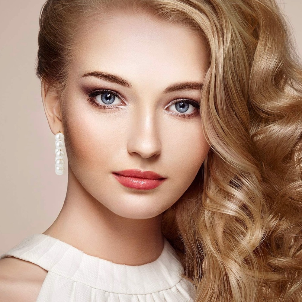 Kylie Woman’s Pearl Hoop Earrings